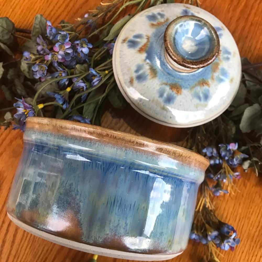 Donated for 🐈‍⬛ 💜 Rescue- Handmade Pottery Small Canister/Dish/Casserole w/ L